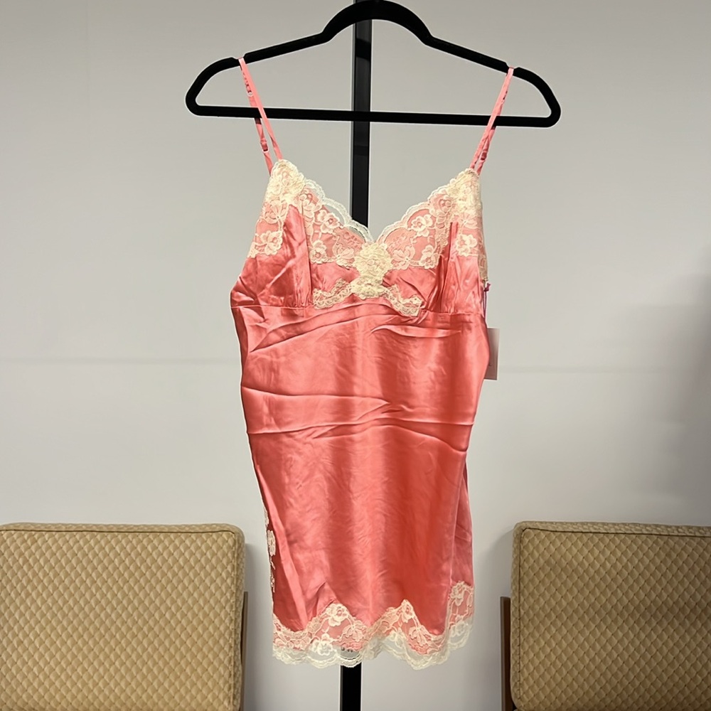 NWT gold hawk floral appliqué Lace Camisole 100%silk